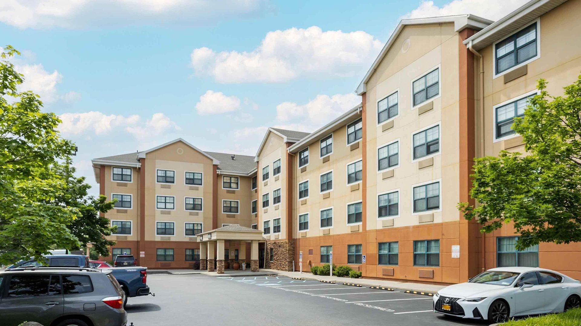 Hotel Extended America - - Laguardia Airport New York