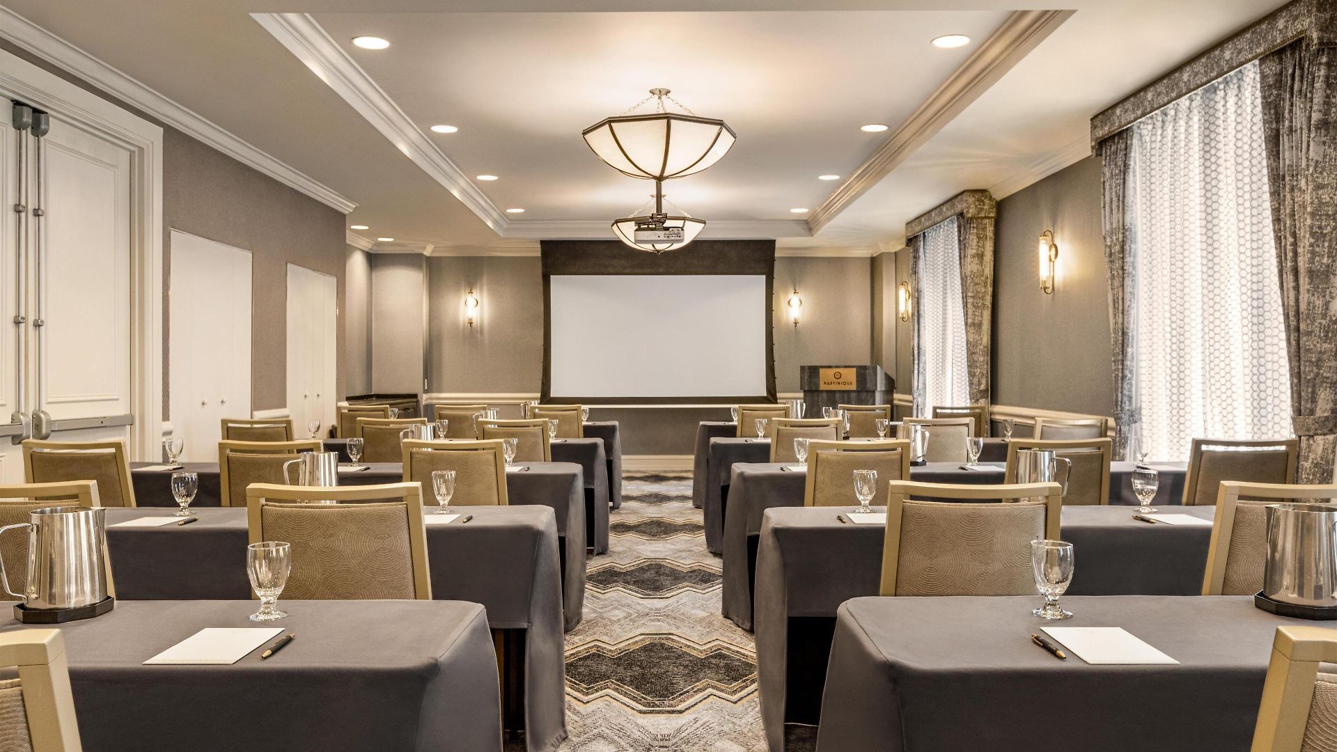 Hotel Martinique On Broadway, Curio Collection By Hilton 4*