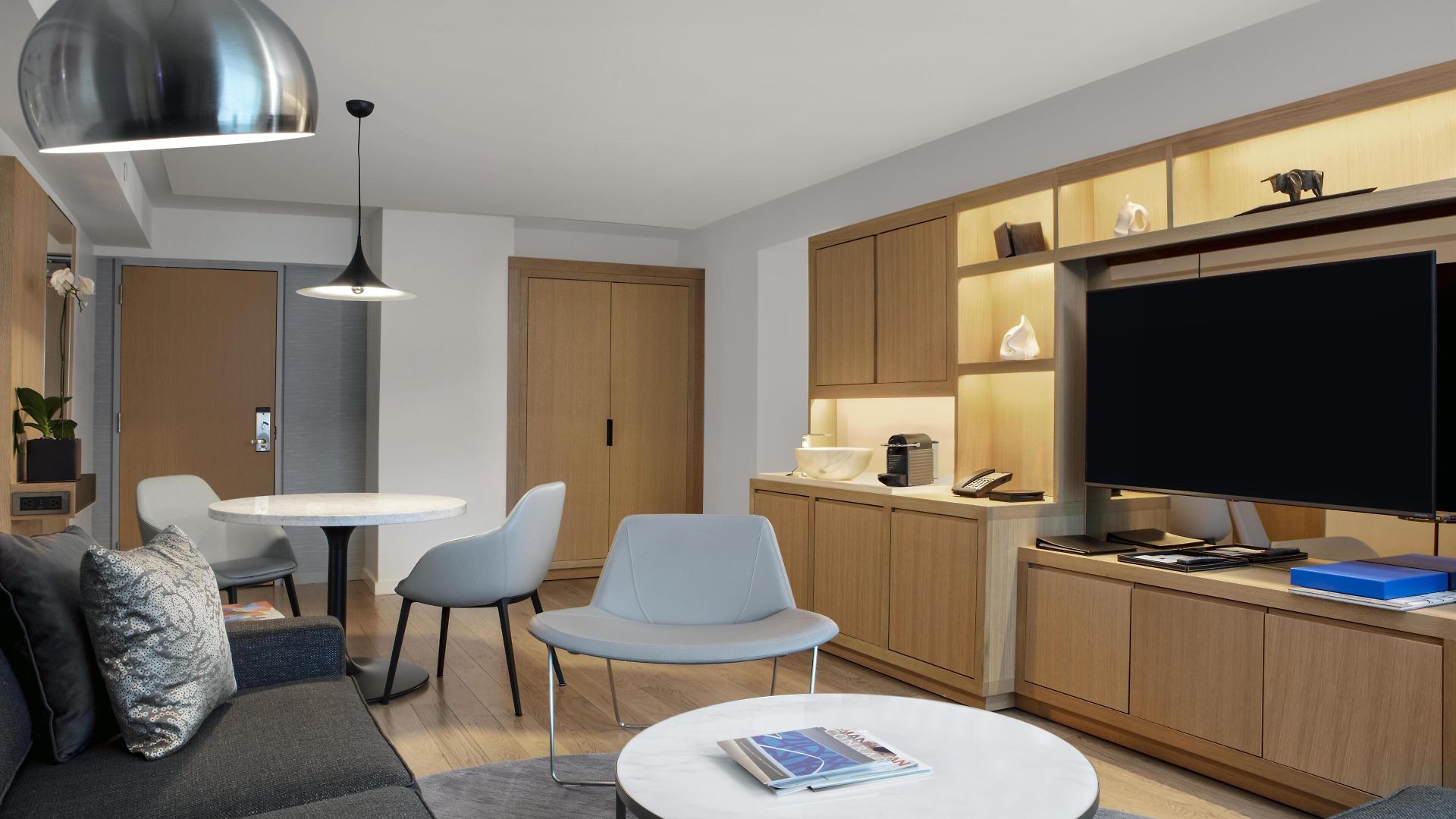 Conrad Downtown Hotel 5*