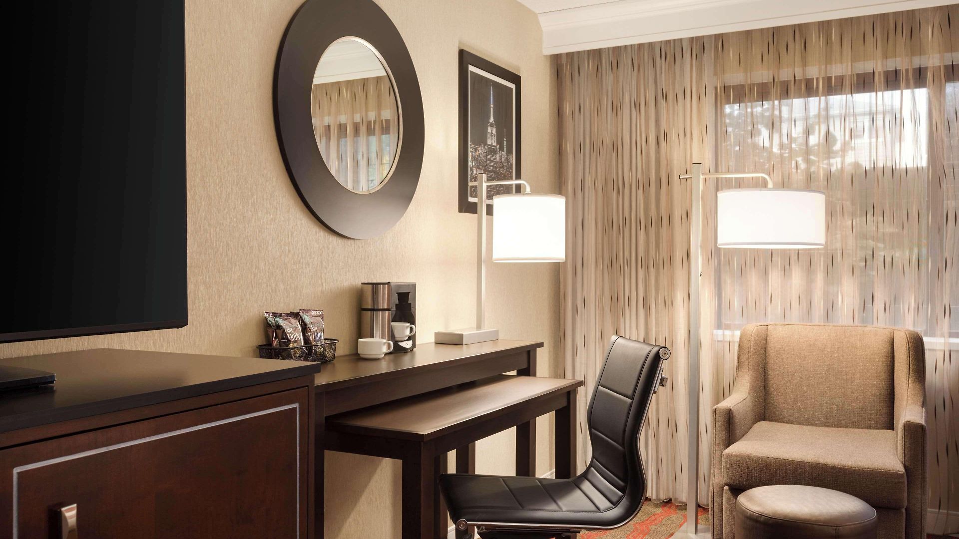 Doubletree By Hilton New York-laguardia 3*