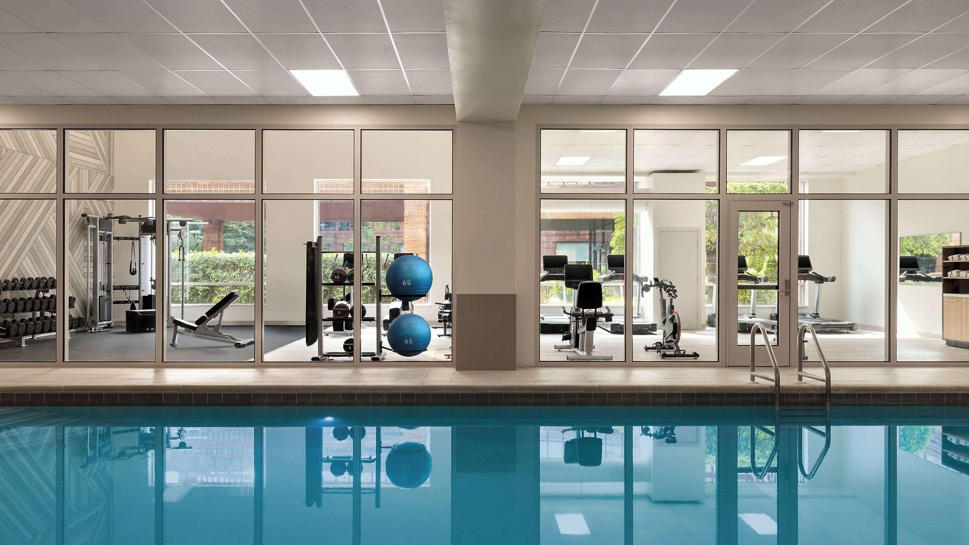 Hotel Doubletree By Hilton New York-laguardia 3*