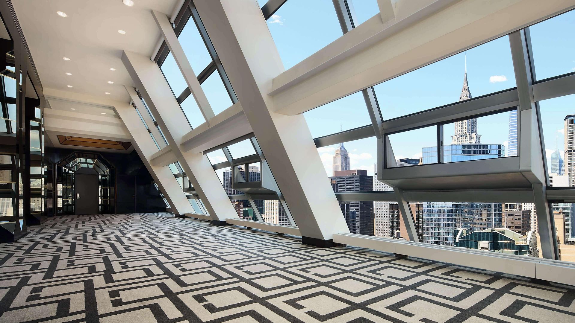Millennium Hilton One Un Plaza Hotel 4*