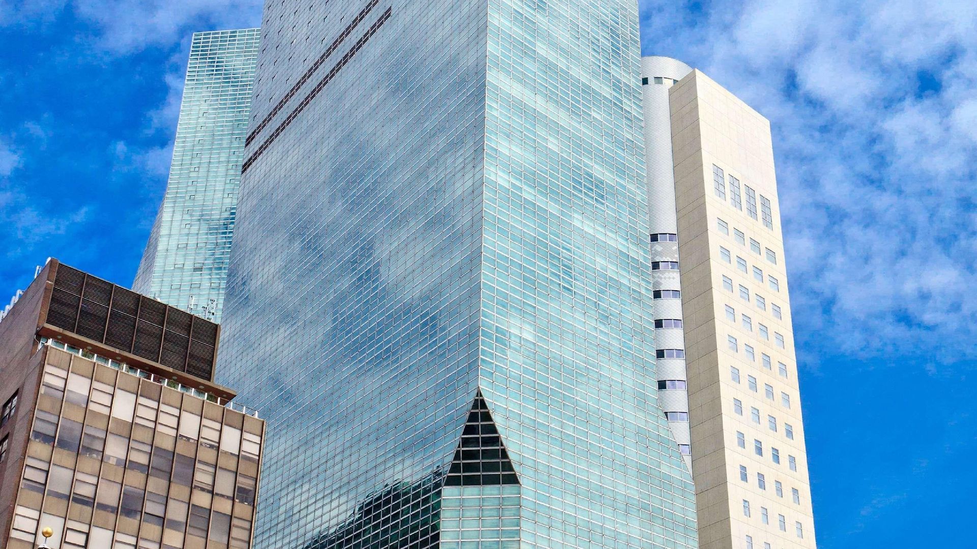 Millennium Hilton One Un Plaza 4*