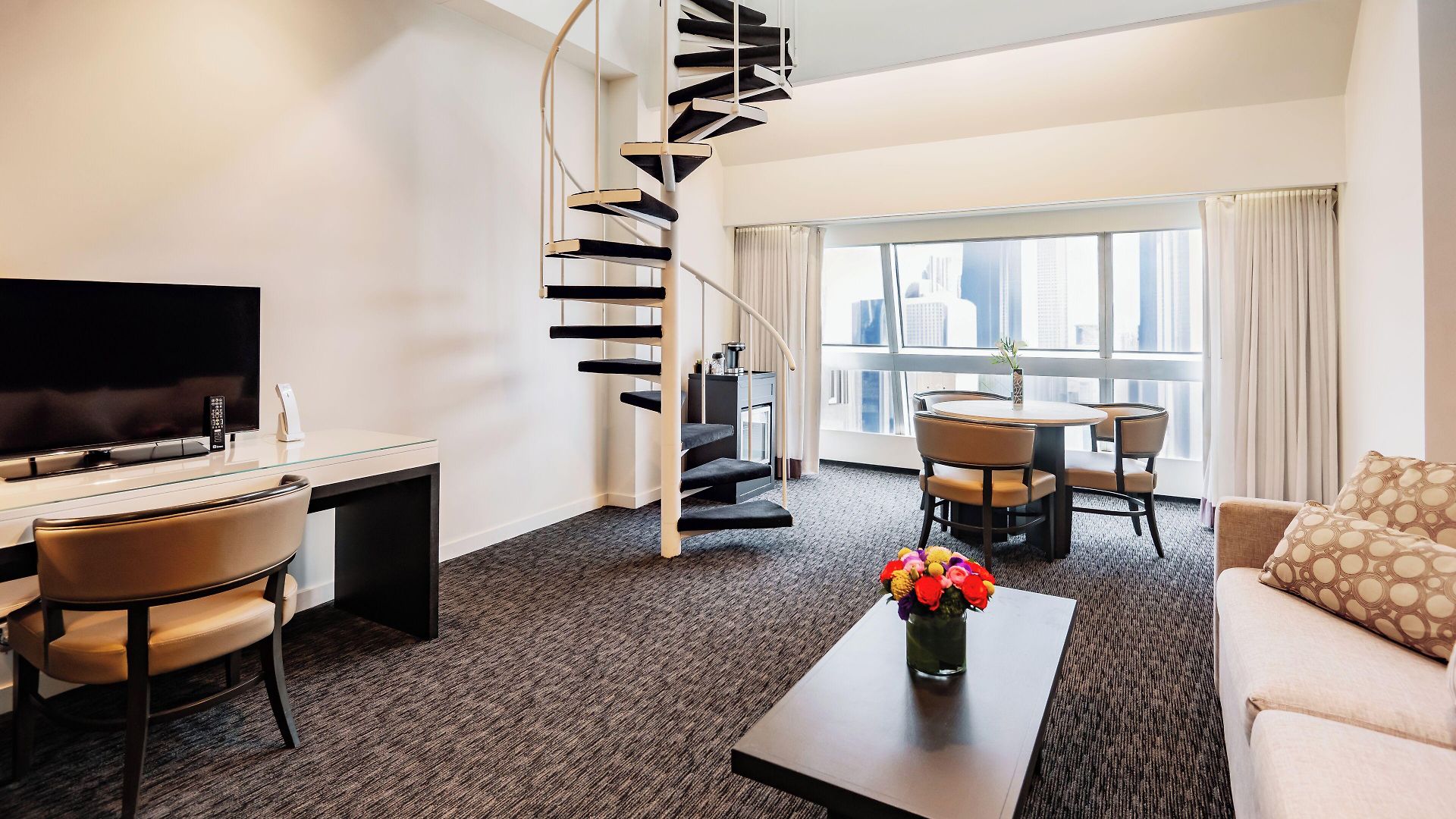 Millennium Hilton One Un Plaza Hotel 4*