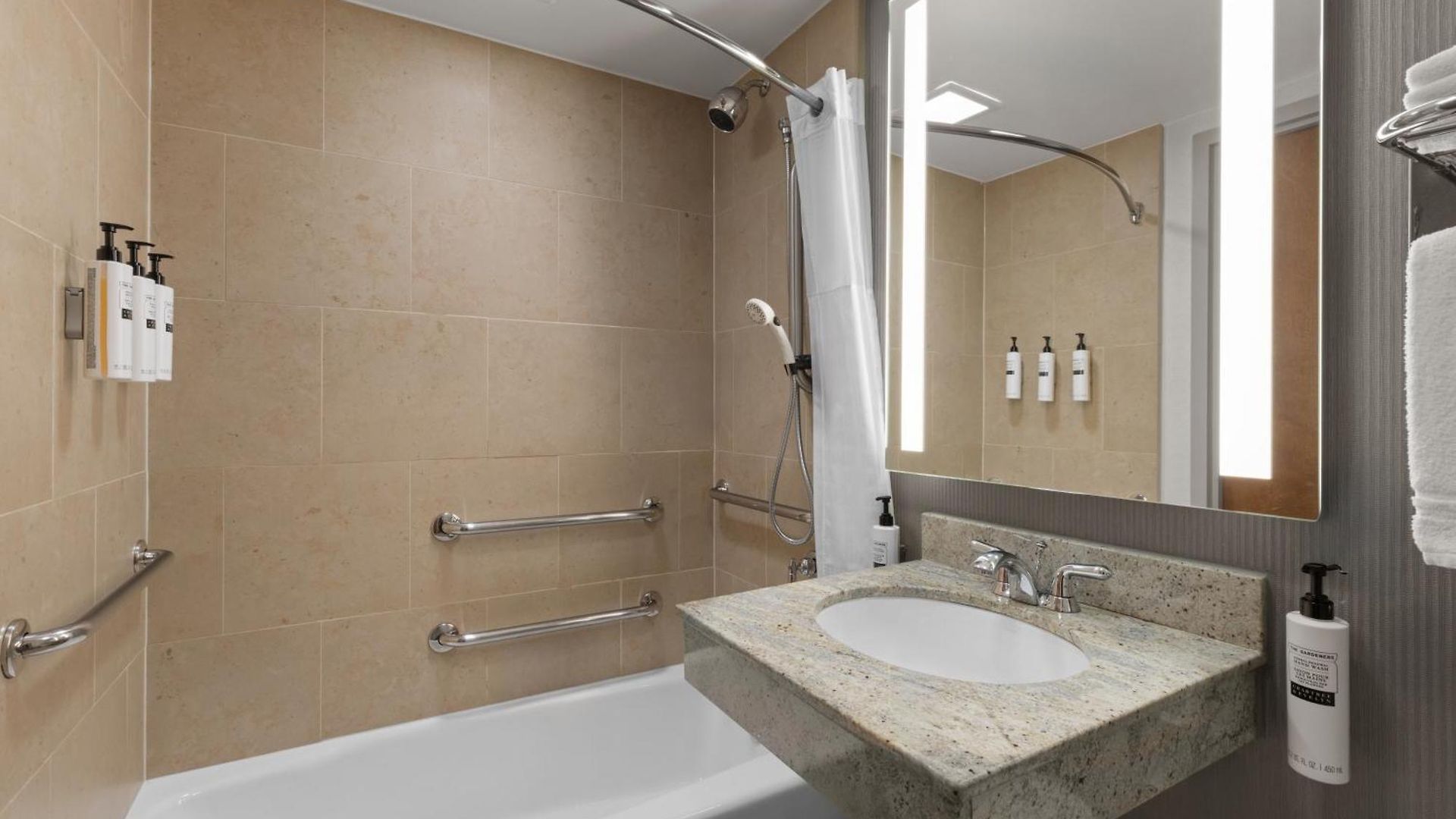 Hilton Garden West 35th Street 3*