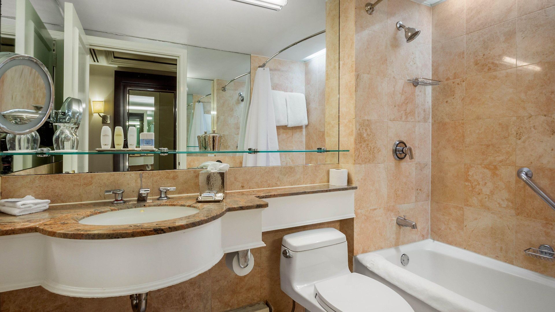 Hotel Omni Berkshire Place 4*