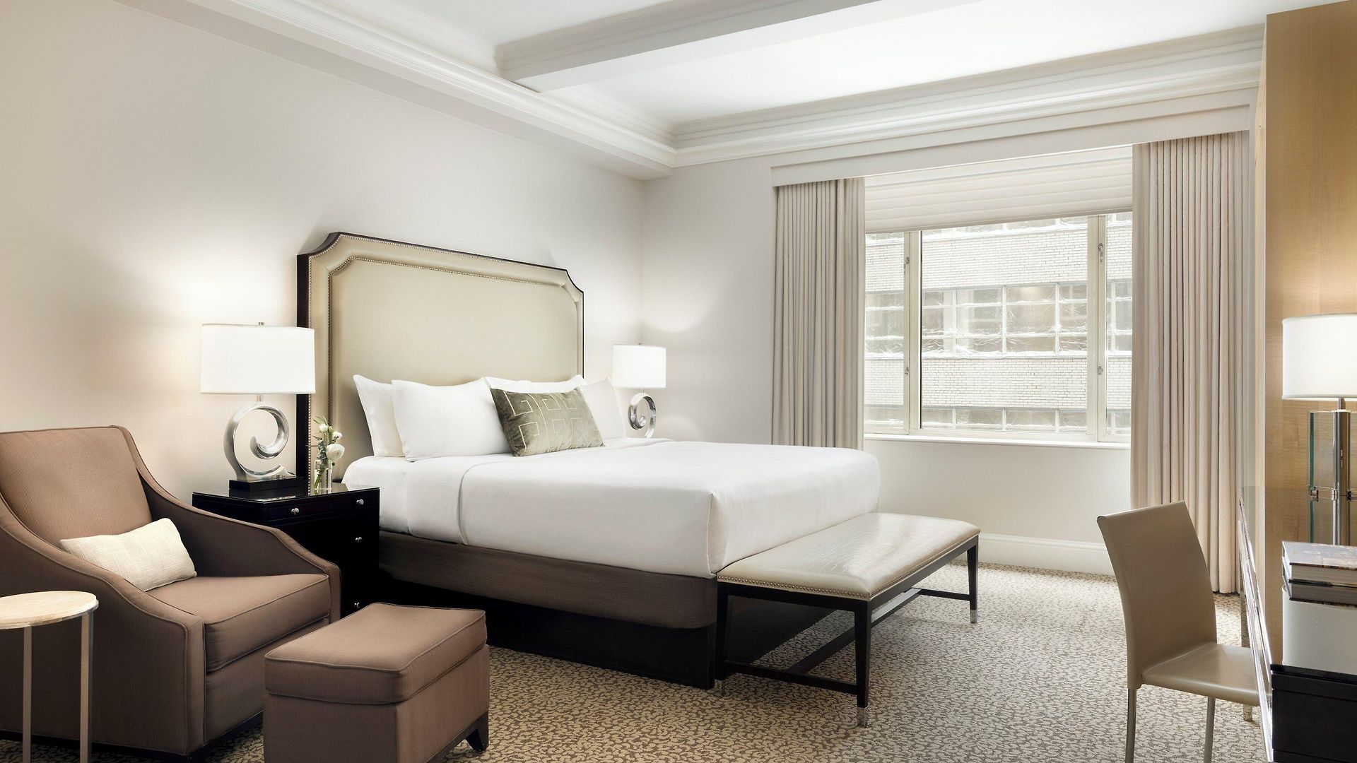 Omni Berkshire Place 4*