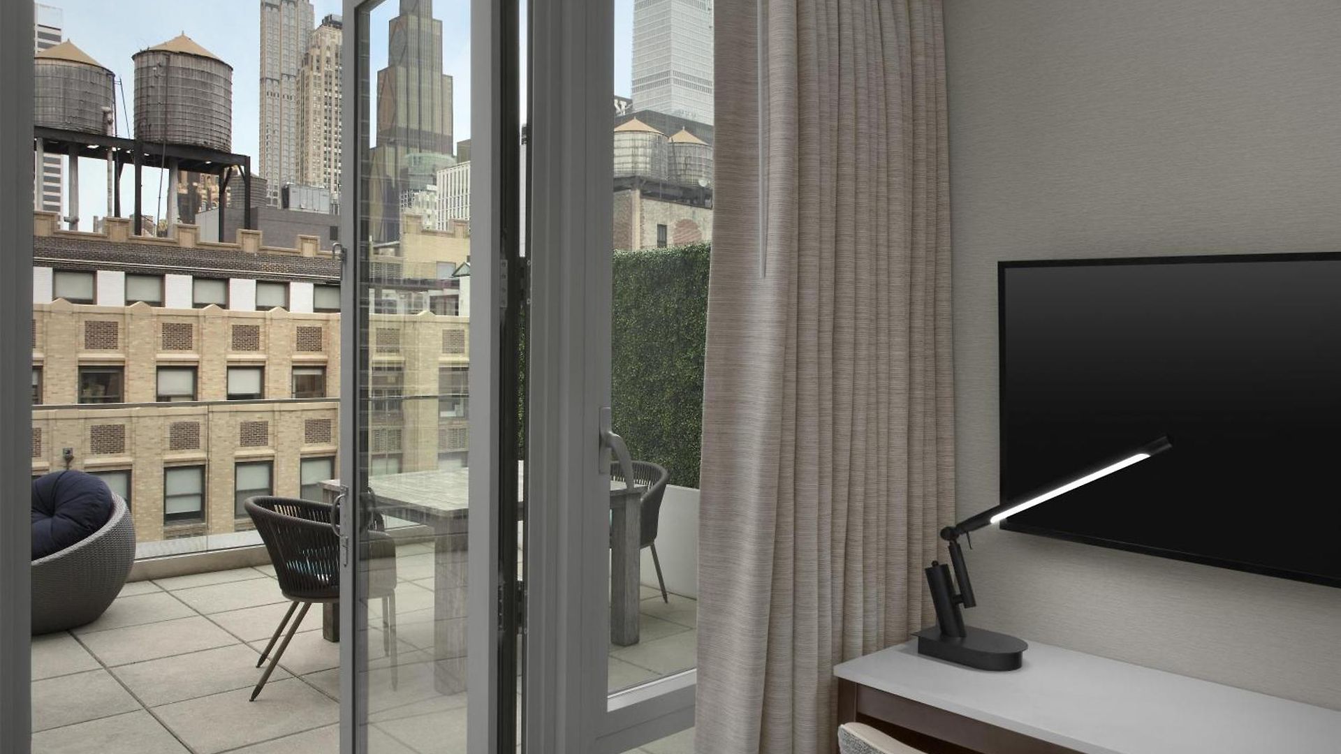 Newly Renovated Embassy By Hilton Manhattan Times Square 4* New York