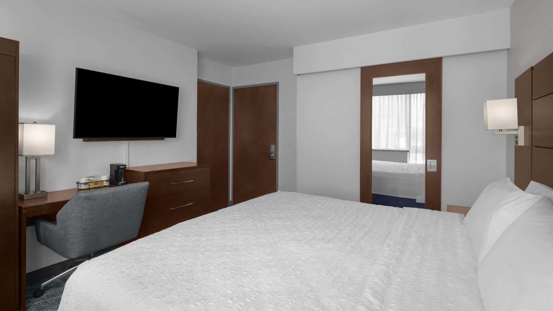 Hampton Manhattan Grand