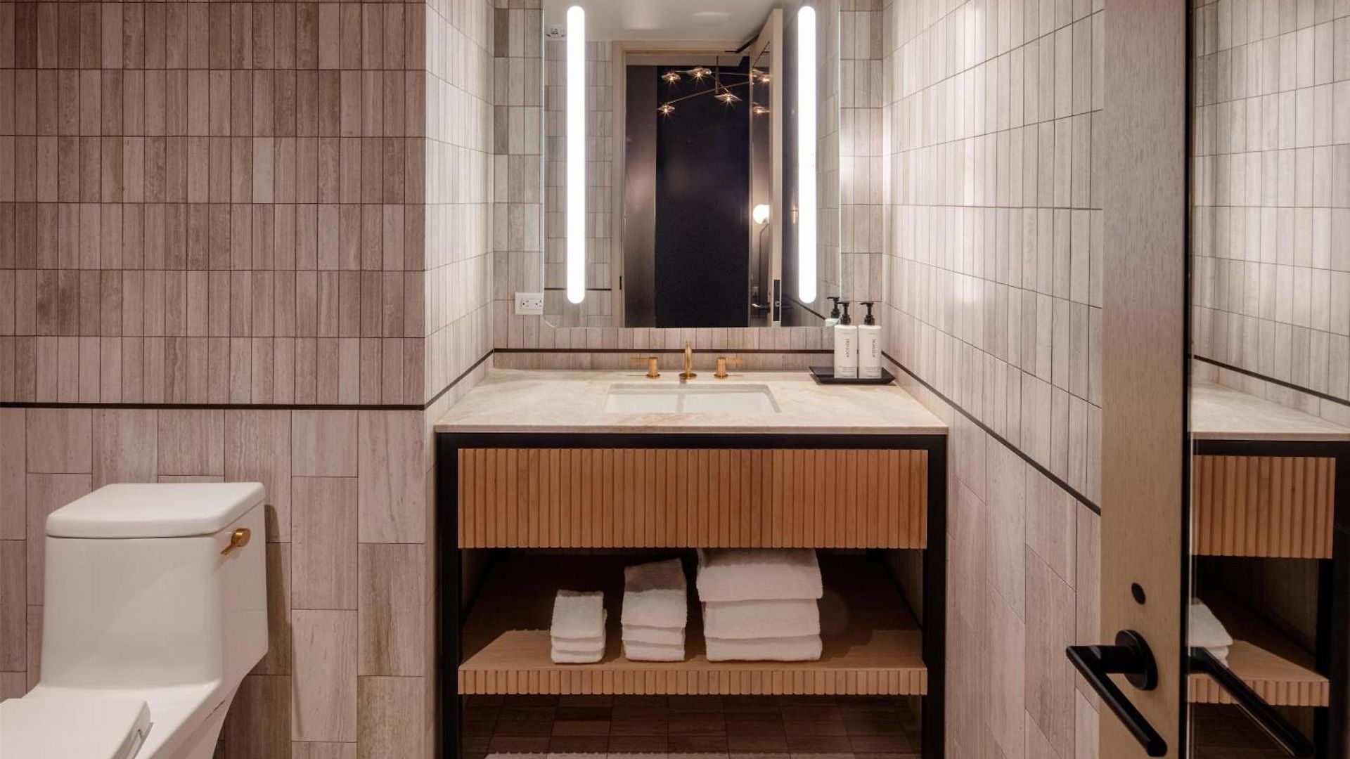Tempo By Hilton Times Square 4*