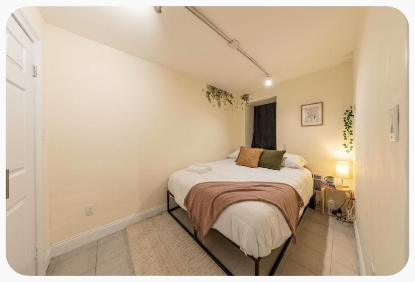 Chic One Bedroom Retreat In Downtown Manhattan Apartment *