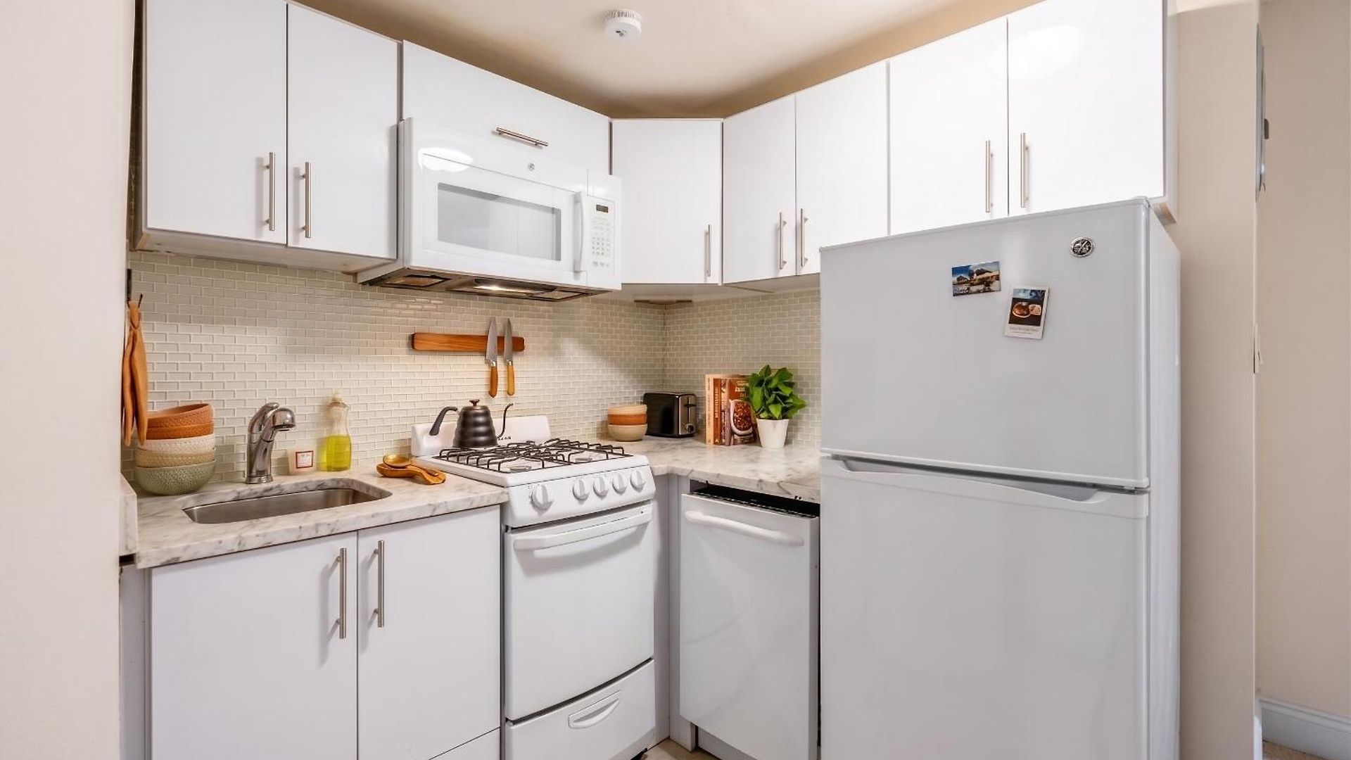 Chic One Bedroom Retreat In Downtown Manhattan Apartment *