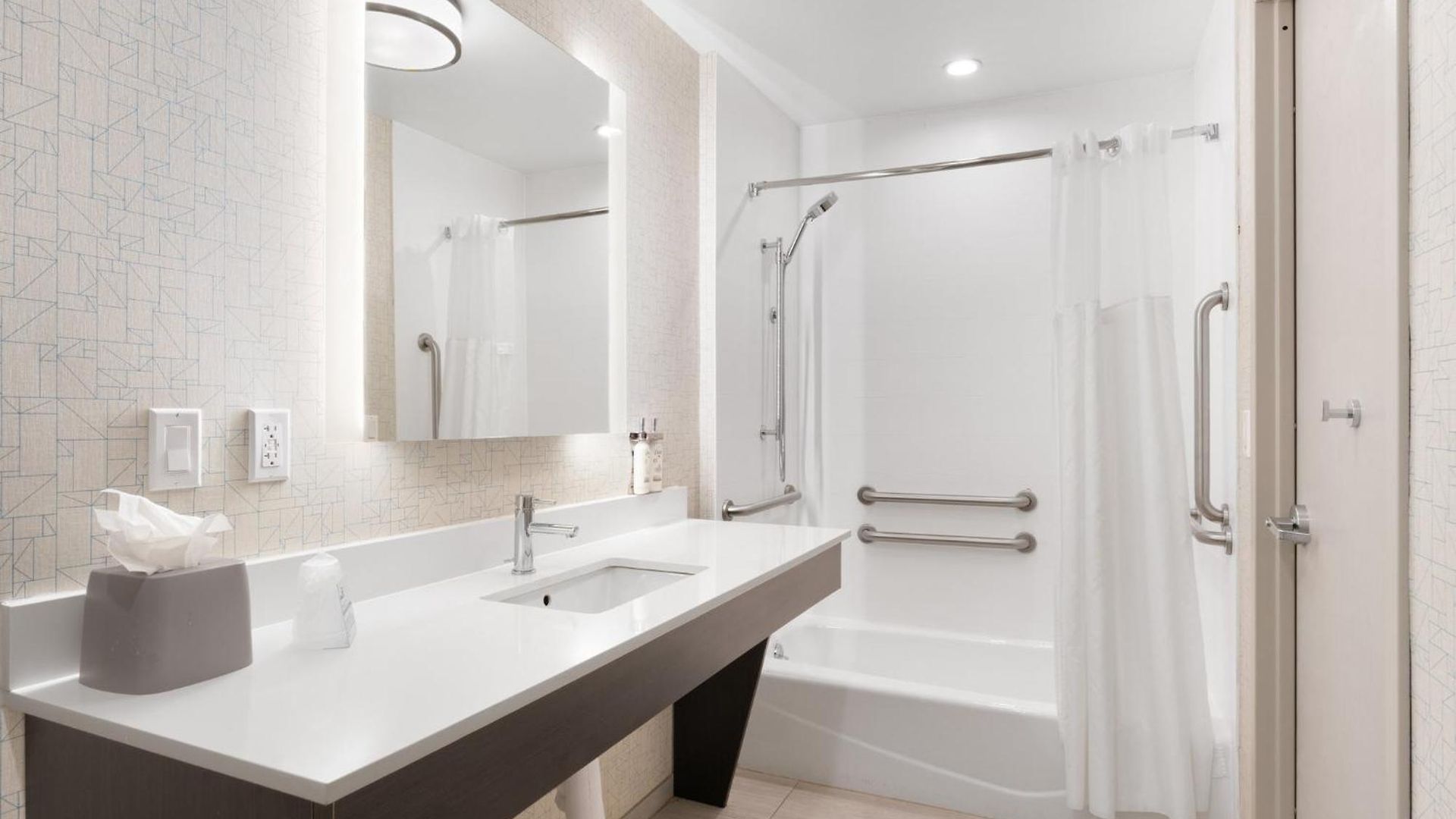 Express Long Island E - By Ihg 3*