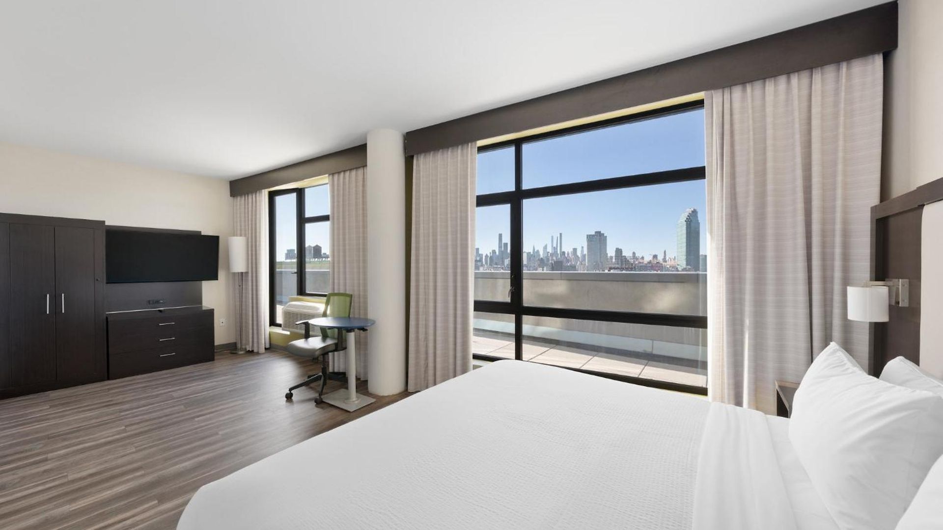 Express Long Island E - By Ihg New York