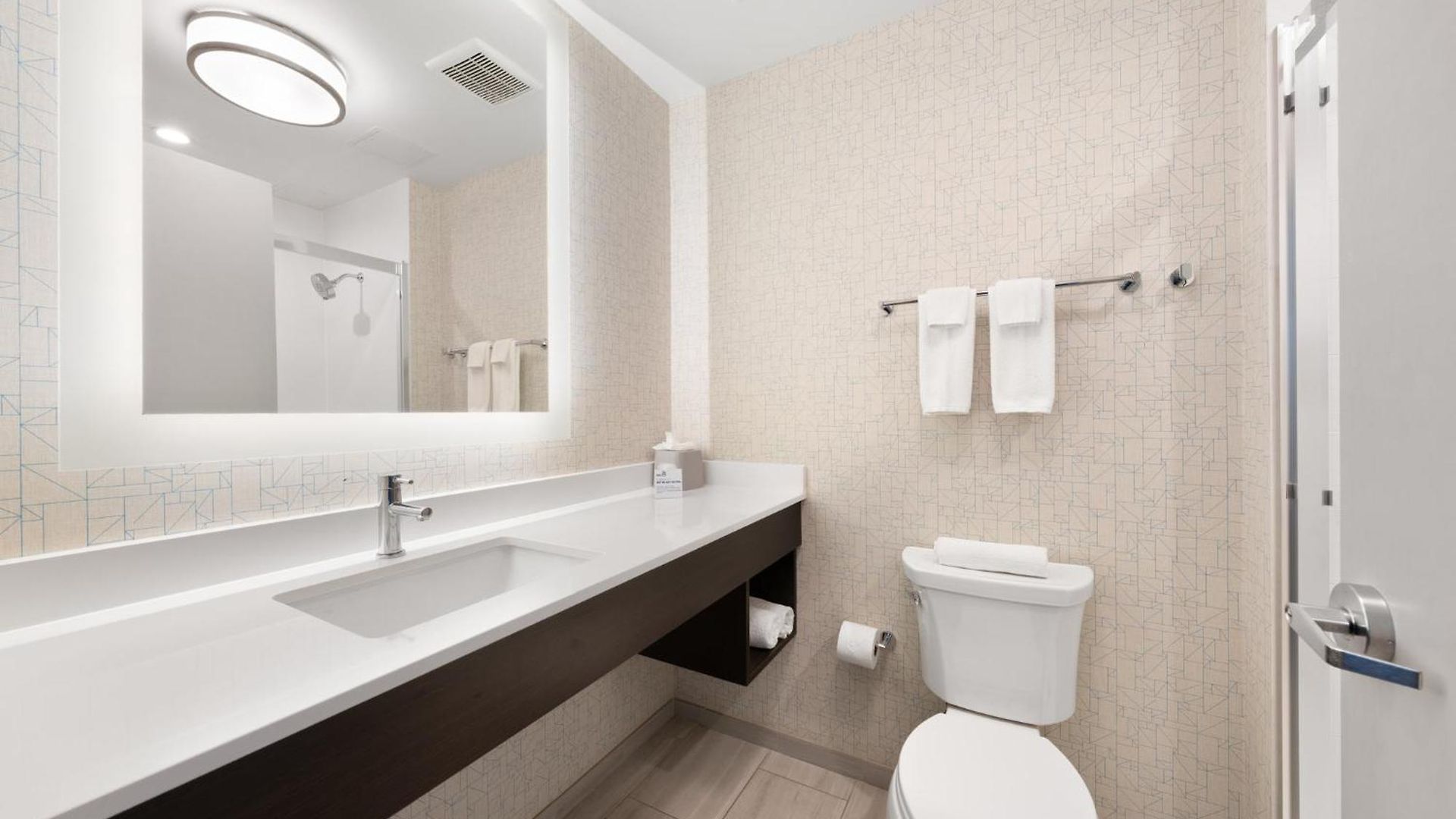 Express Long Island E - By Ihg Hotel
