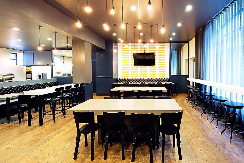 The At Hotel 3*