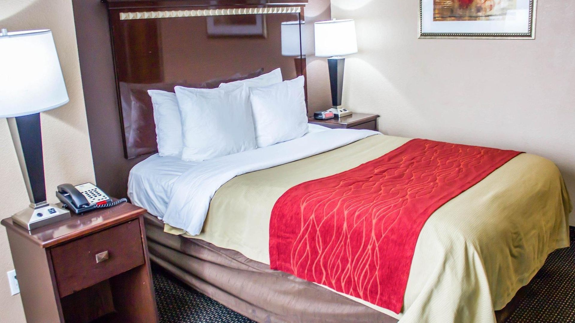 Travelodge By Wyndham Queens Hotel 3*