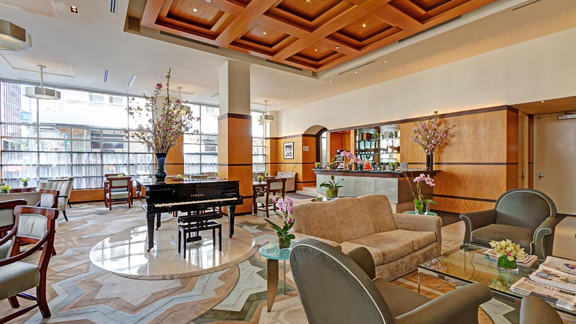 Hotel Giraffe By Library Collection