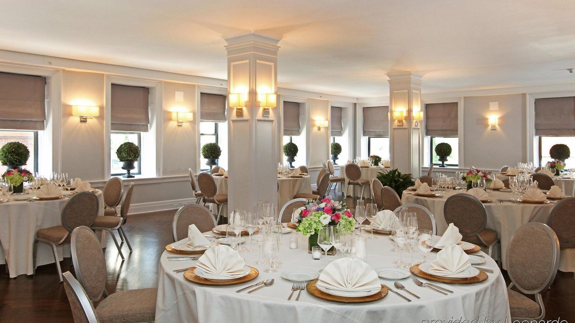 Wales Hotel 3*