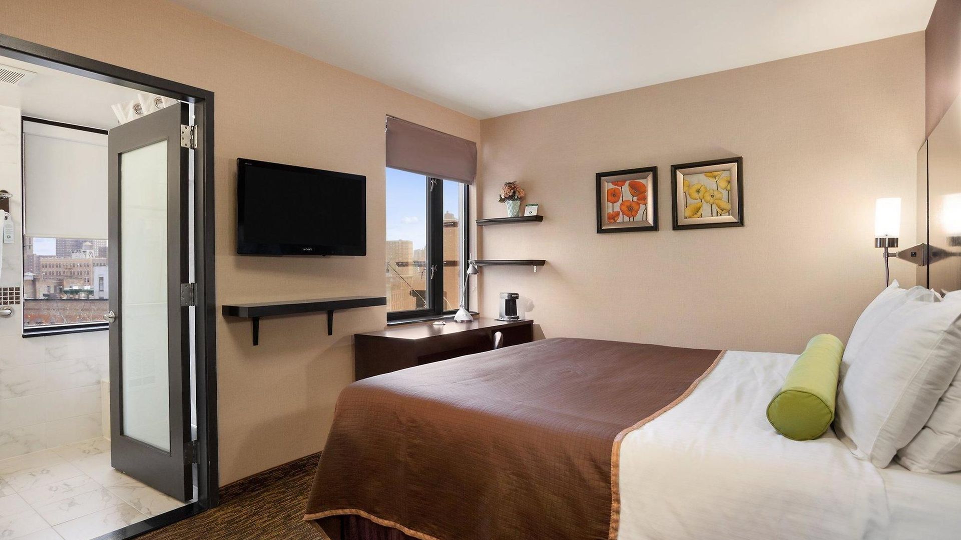 Howard Johnson Soho Hotel 3*