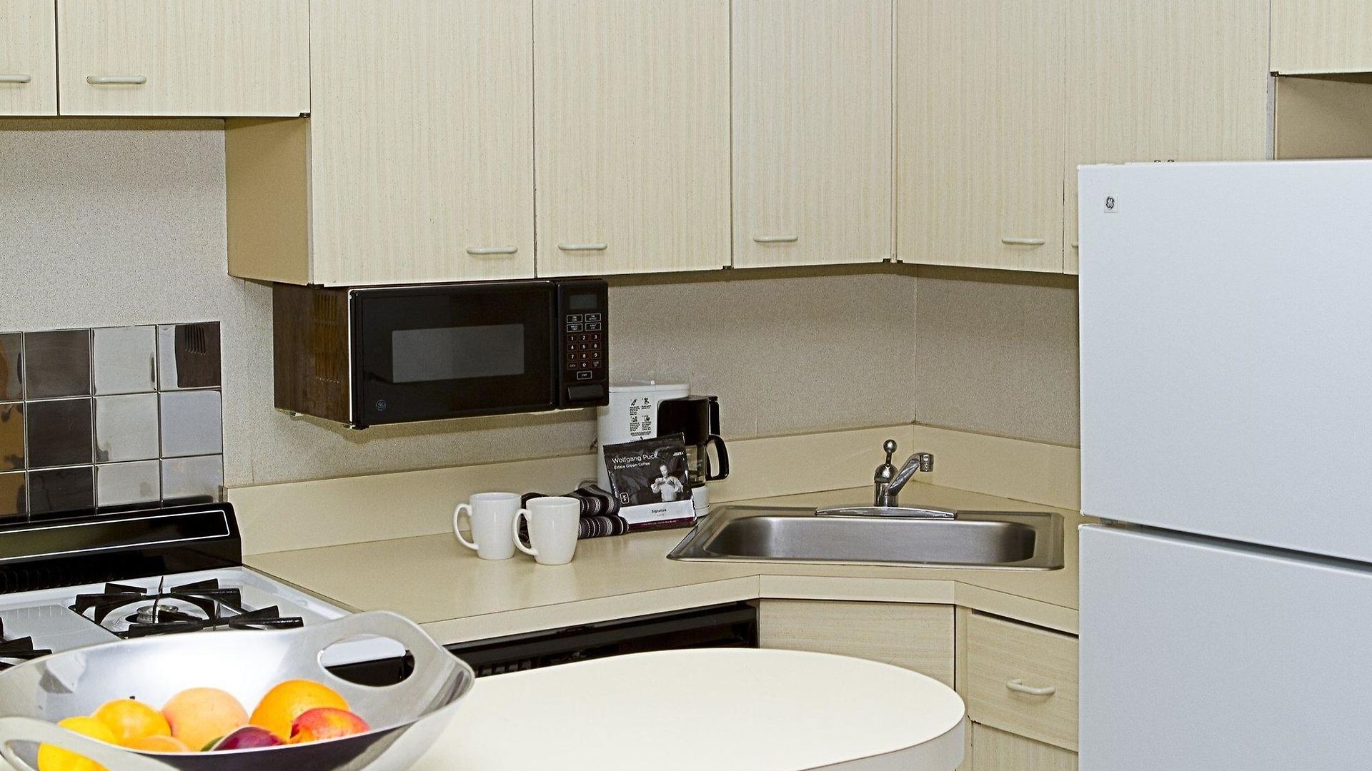 Eastgate Tower Hotel 3*