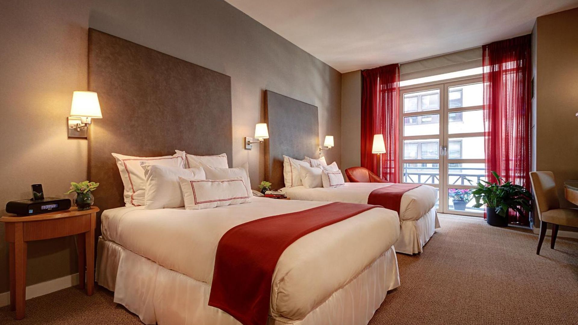 Giraffe By Library Collection Hotel New York