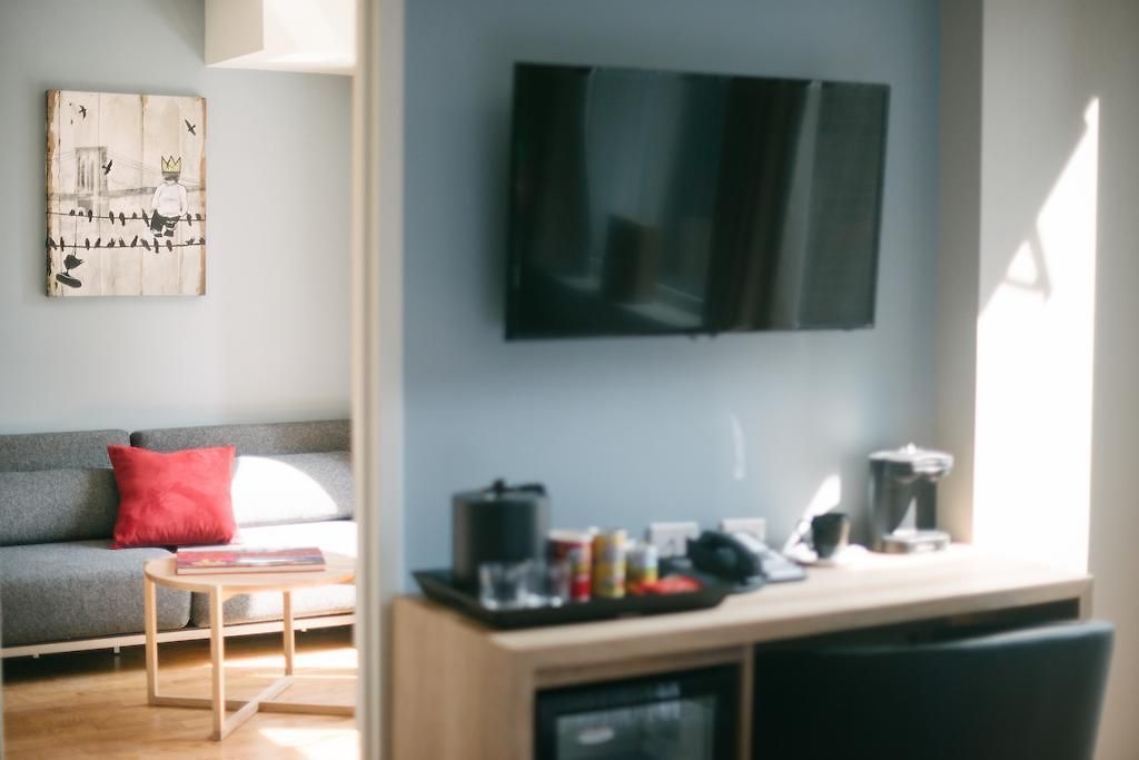 32 32 Hotel