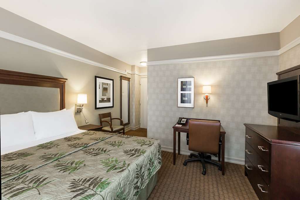 Hotel The At 3*
