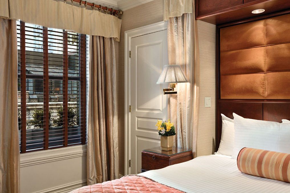 Hotel The Iroquois Times Square, A Small Luxury Hotel New York