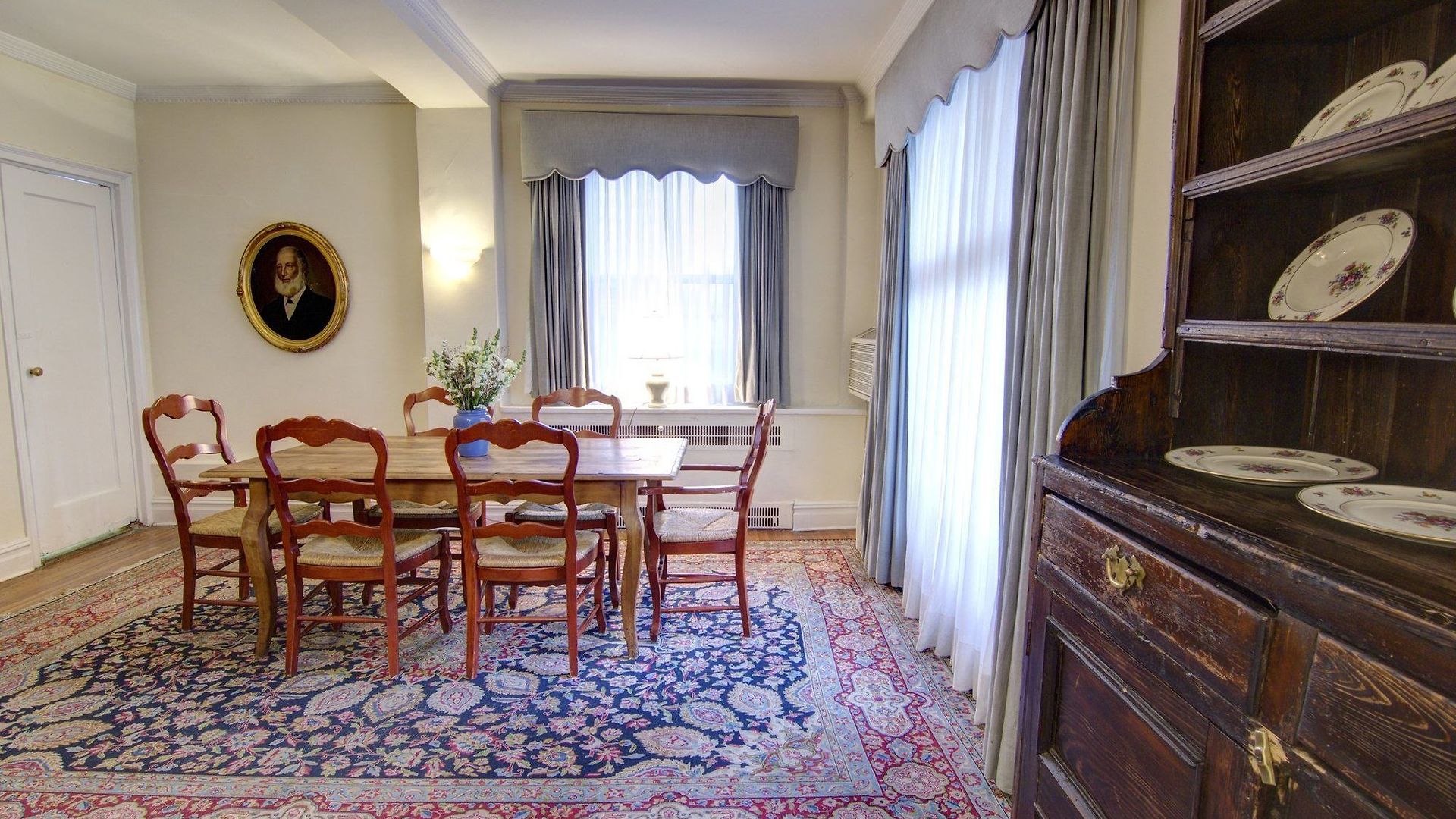 Hotel Roger Smith