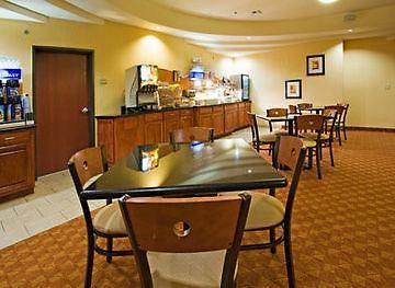 Country & By Radisson, Staten Island Hotel New York