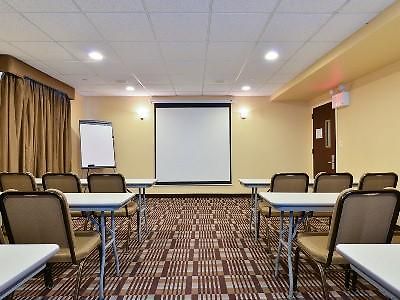 Country & By Radisson, Staten Island Hotel New York