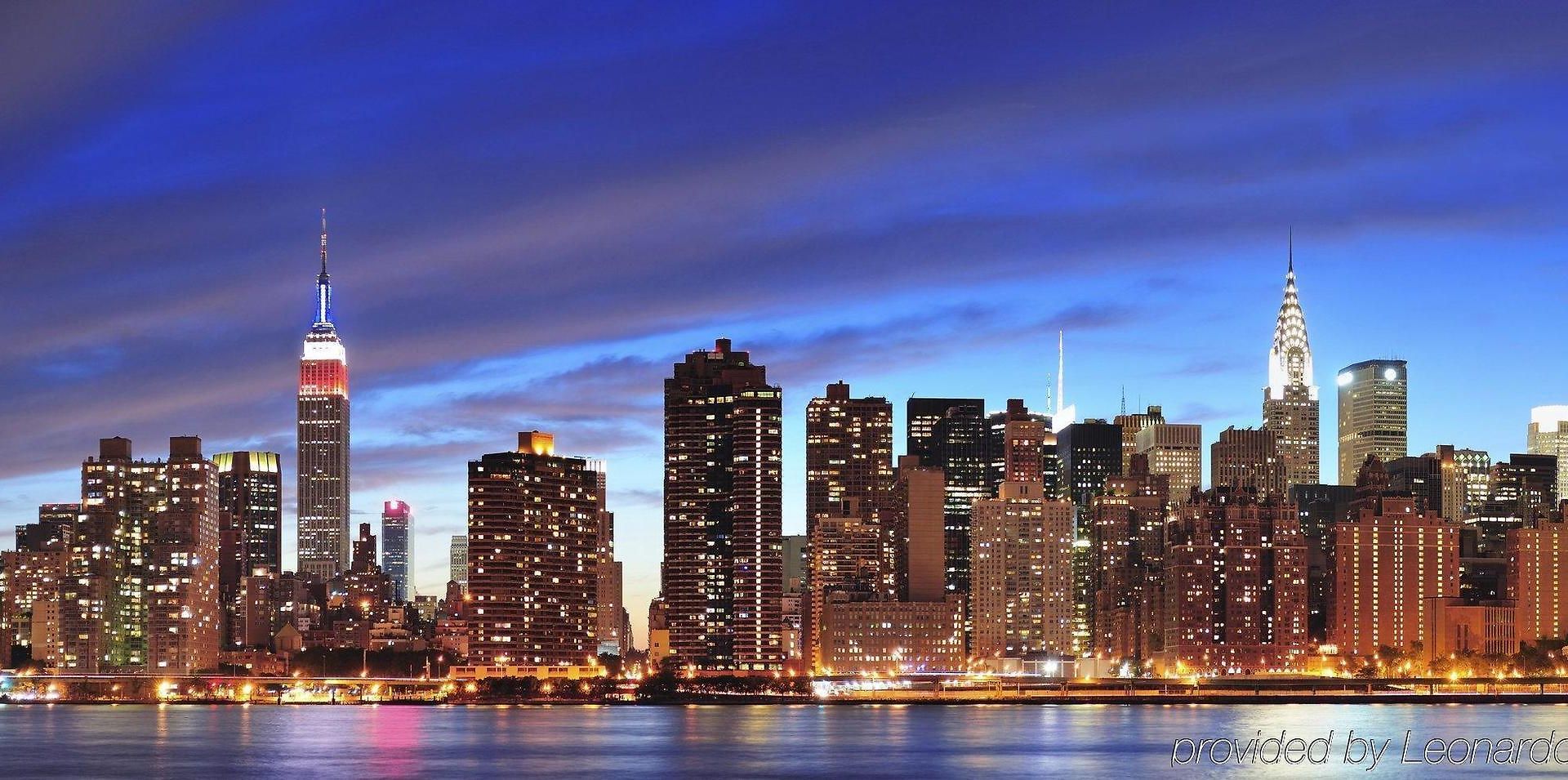 Fairfield & Manhattan/downtown East Hotel 3*