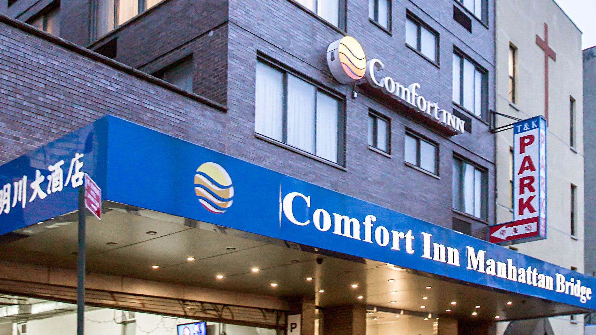 Comfort Manhattan Bridge Hotel 3*