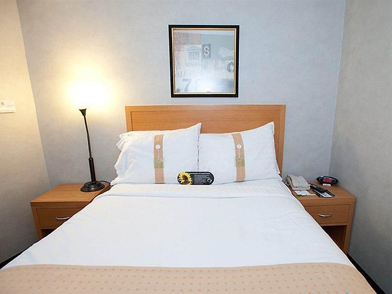 - Street By Ihg New York
