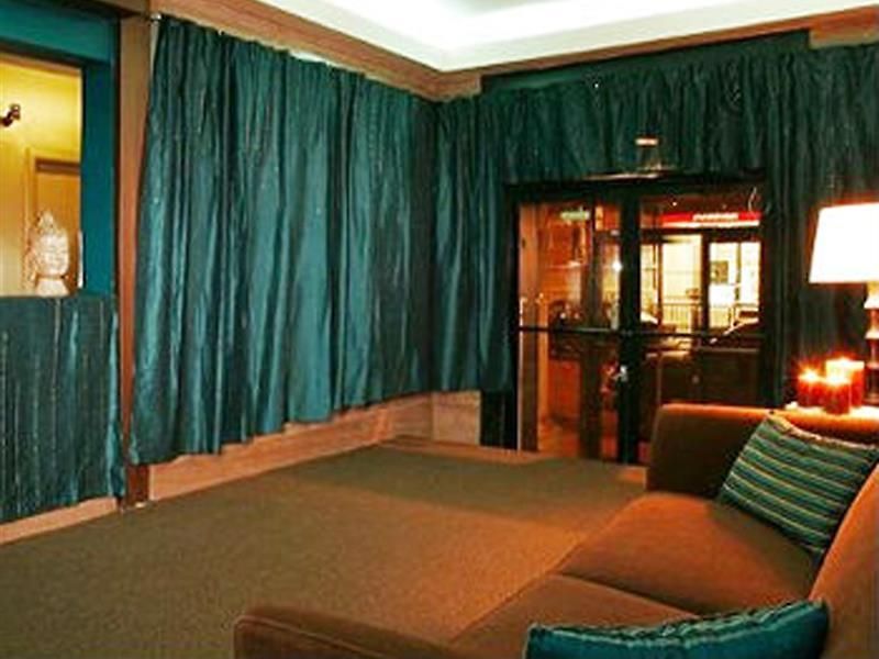 Hostel Broadway & *