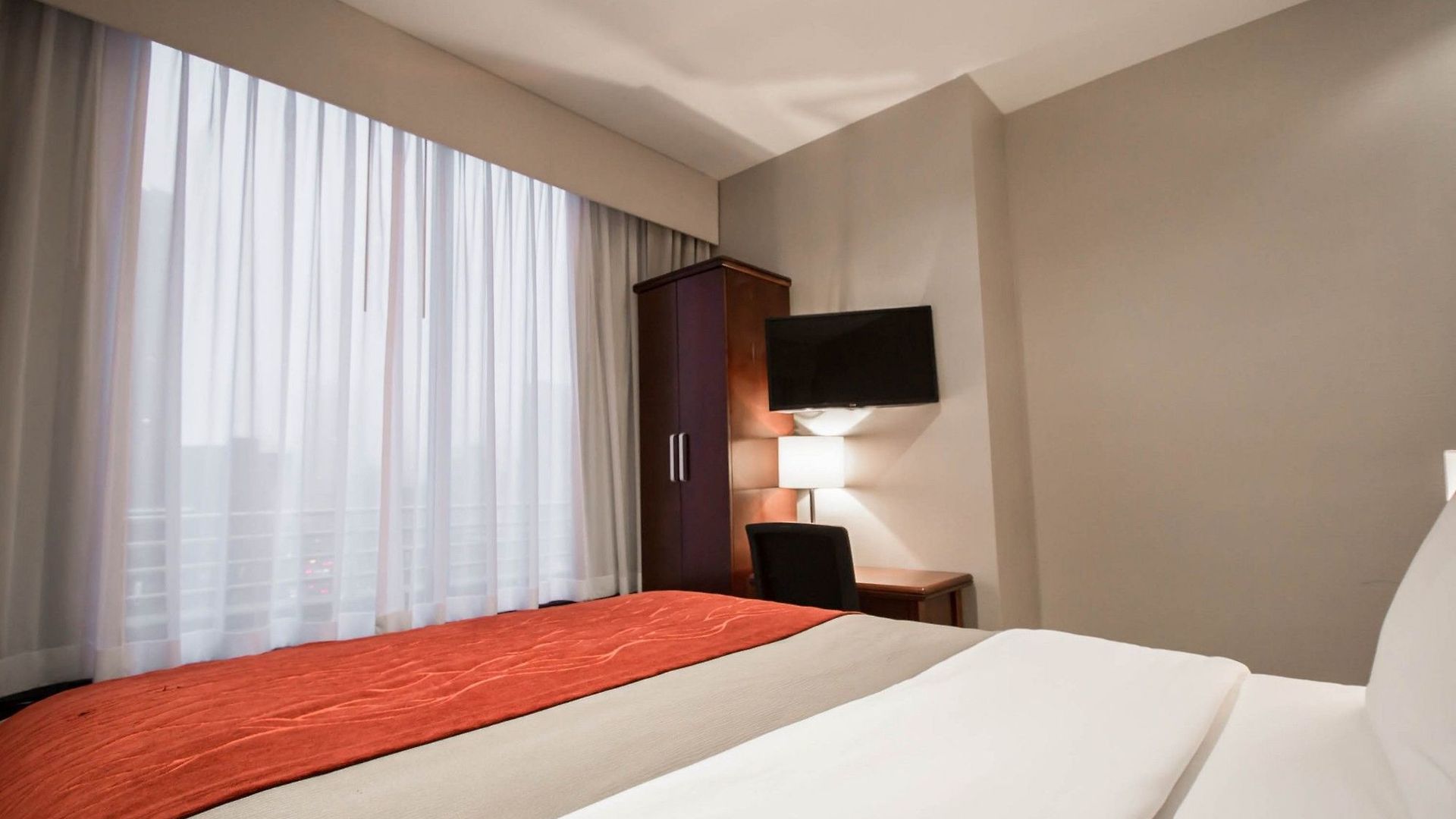 Hotel Comfort Manhattan Bridge 3*
