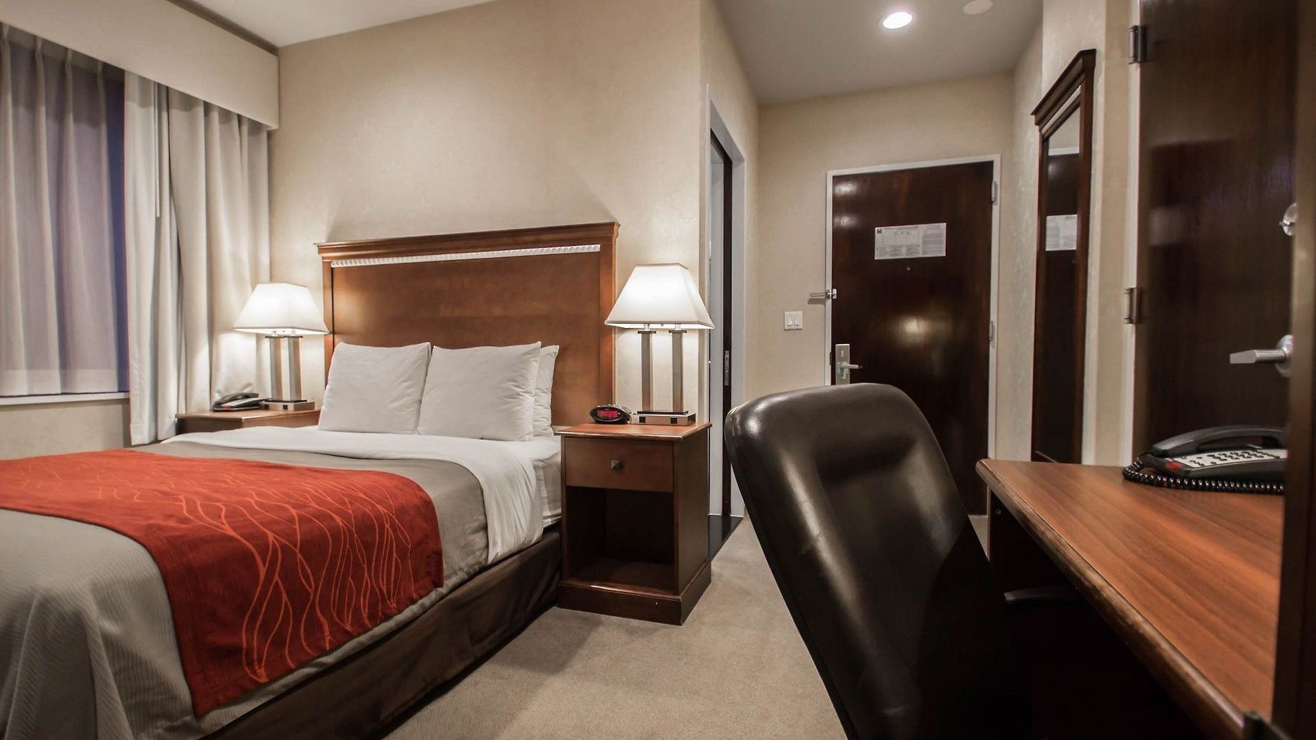 Hotel Comfort Manhattan Bridge 3*