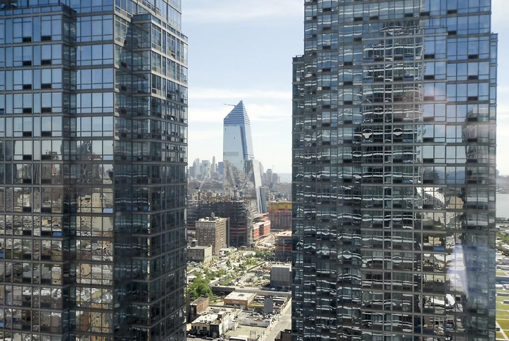 Global Luxury At Sky Apartment