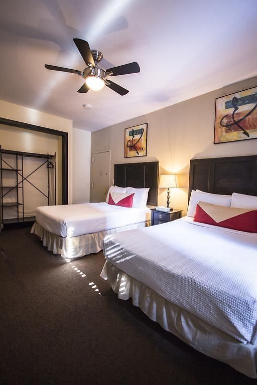 Hostel Broadway & *