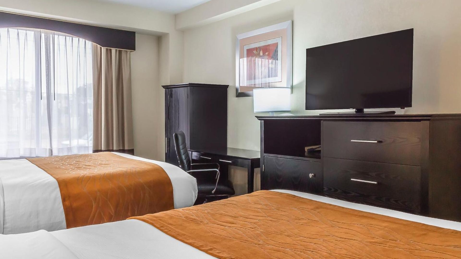 Comfort & Laguardia Airport Hotel 4*