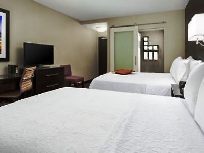 Hampton Times Square 3*