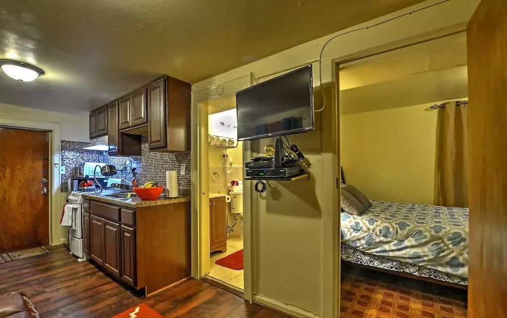 Two Bedroom - North East Bronx Apartment New York