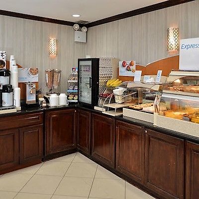Hotel Express Kennedy Airport, An Ihg New York