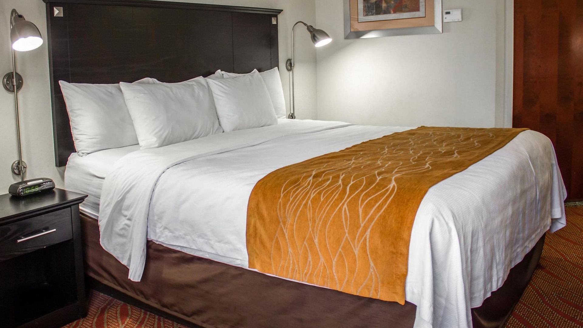 Hotel Comfort & Laguardia Airport 4*