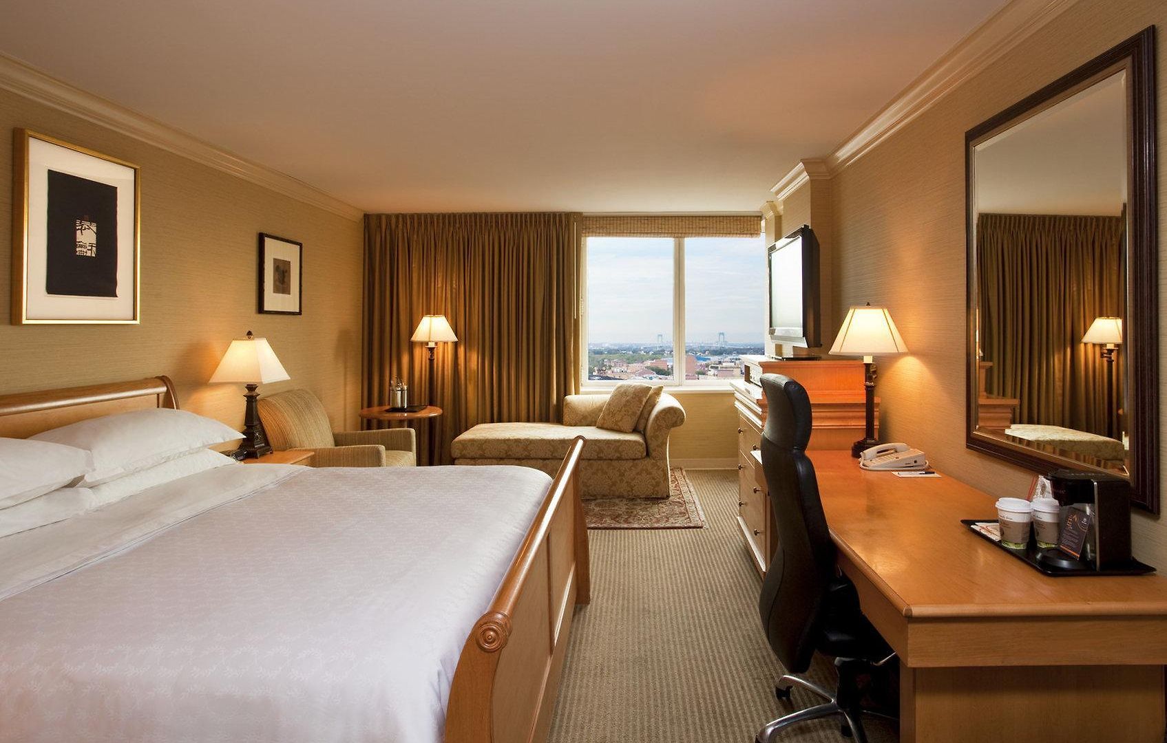 Sheraton Laguardia East 3*