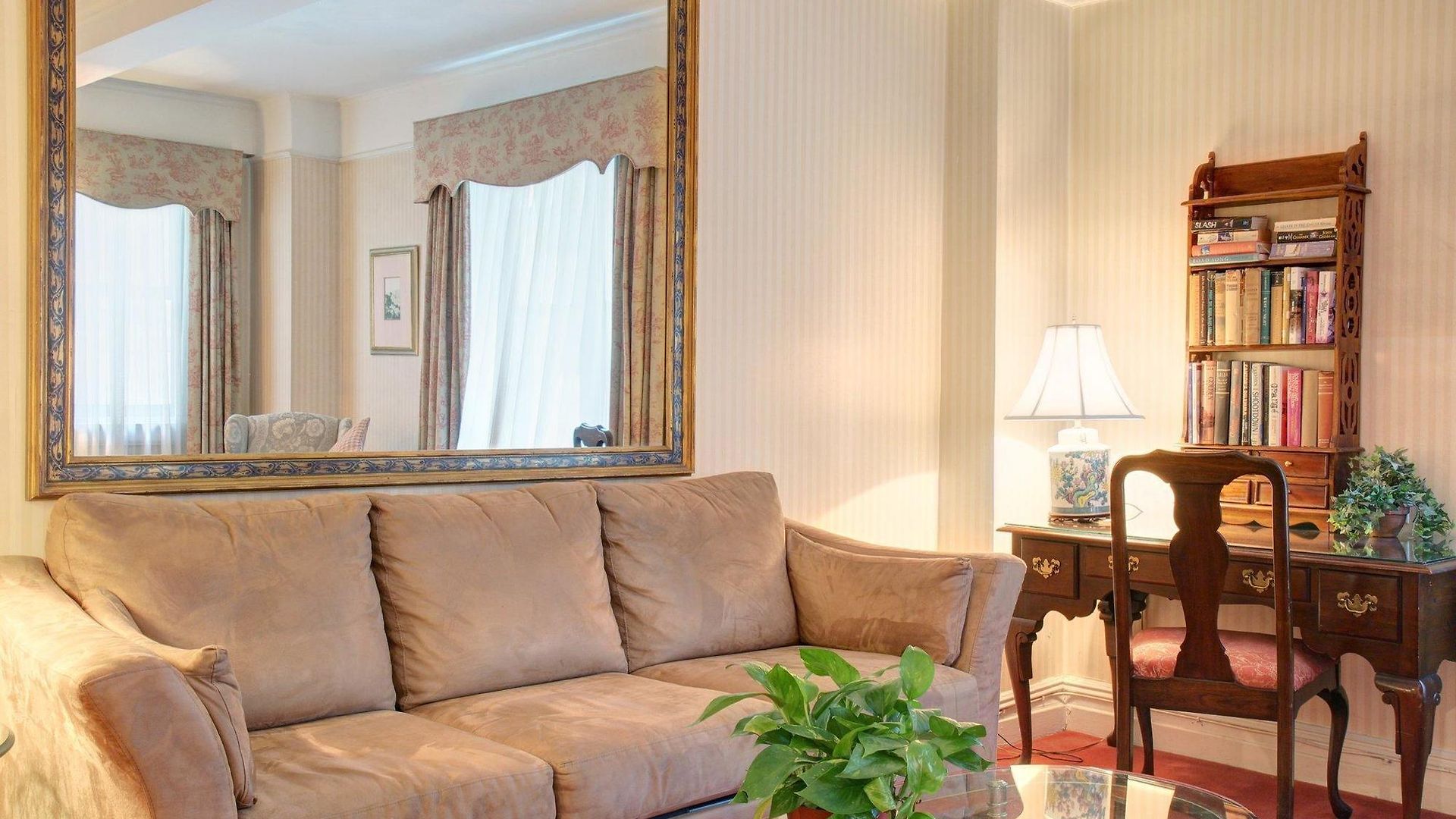 Roger Smith 3* New York