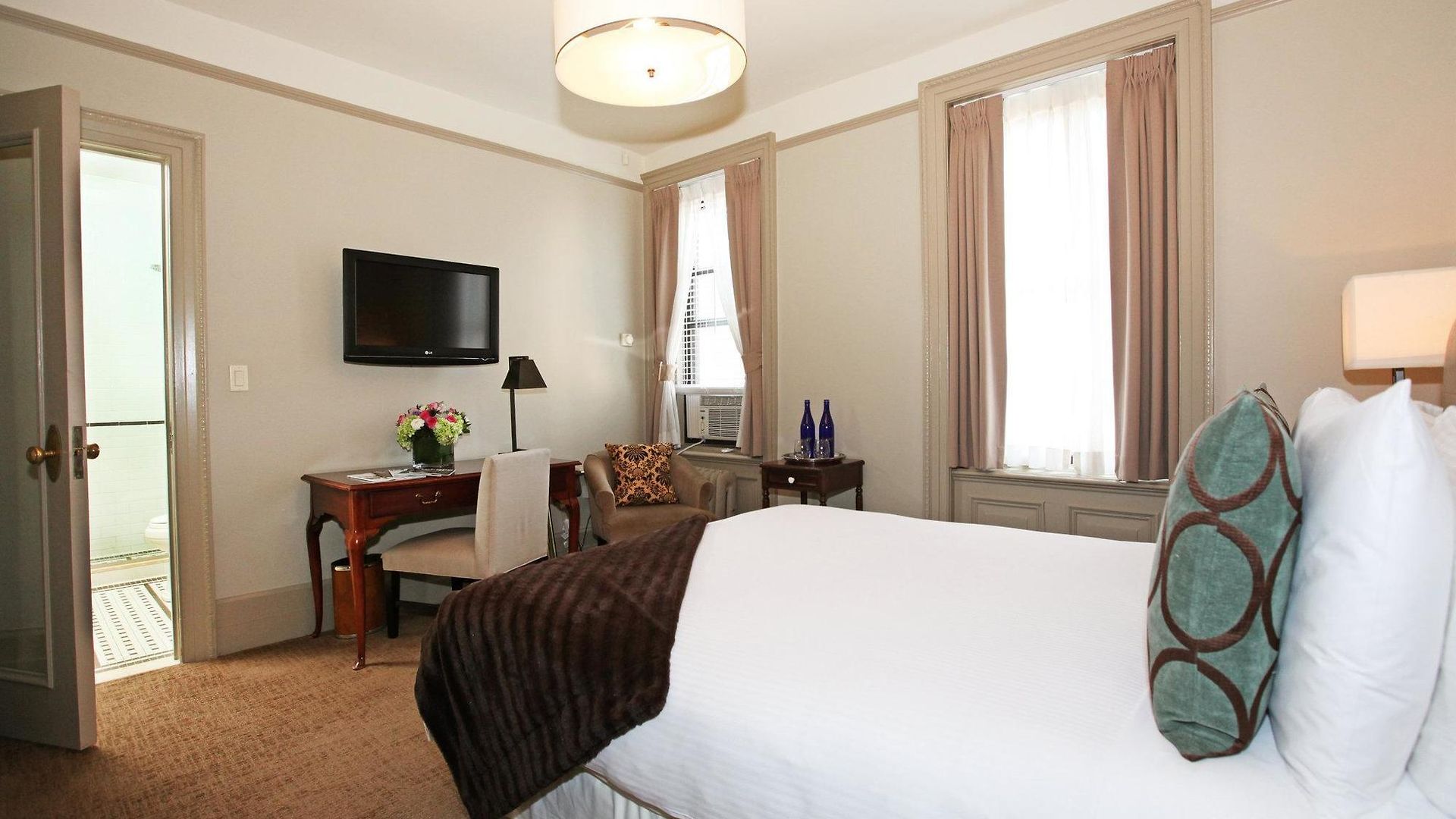Wales Hotel 3*