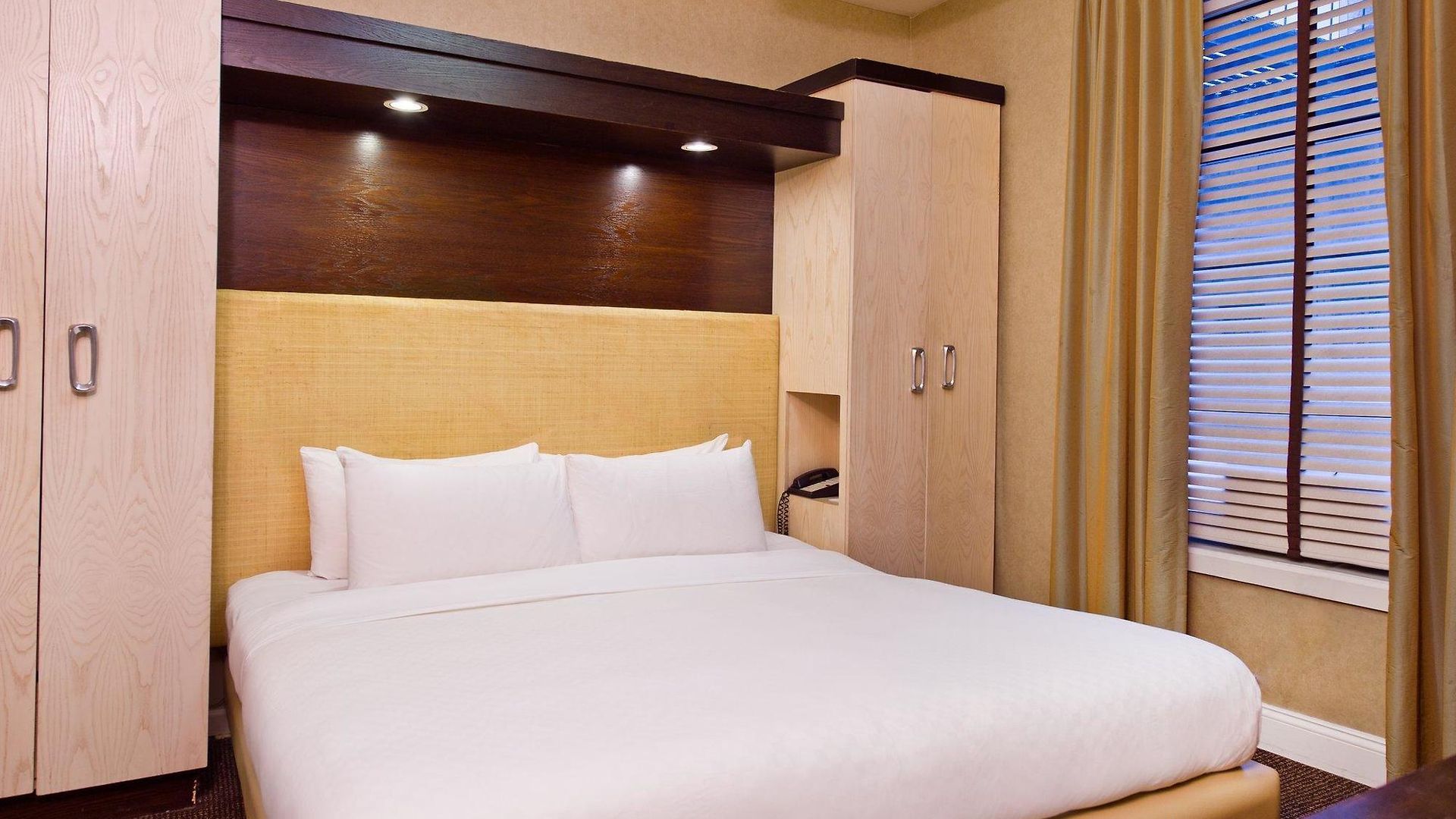 Hotel Square At Times Square 3*