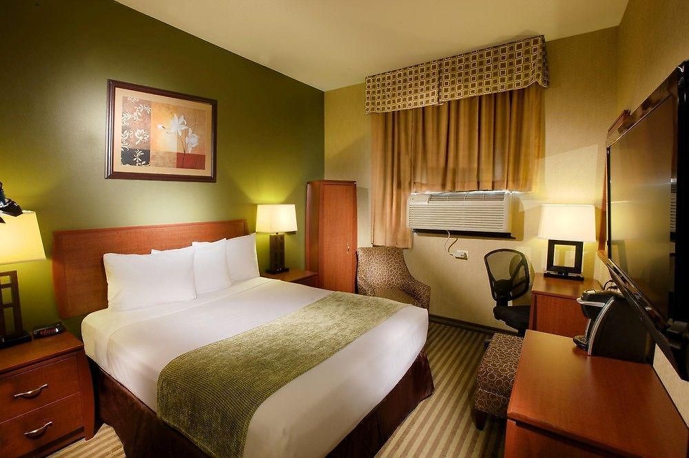 Q Hotel 2*